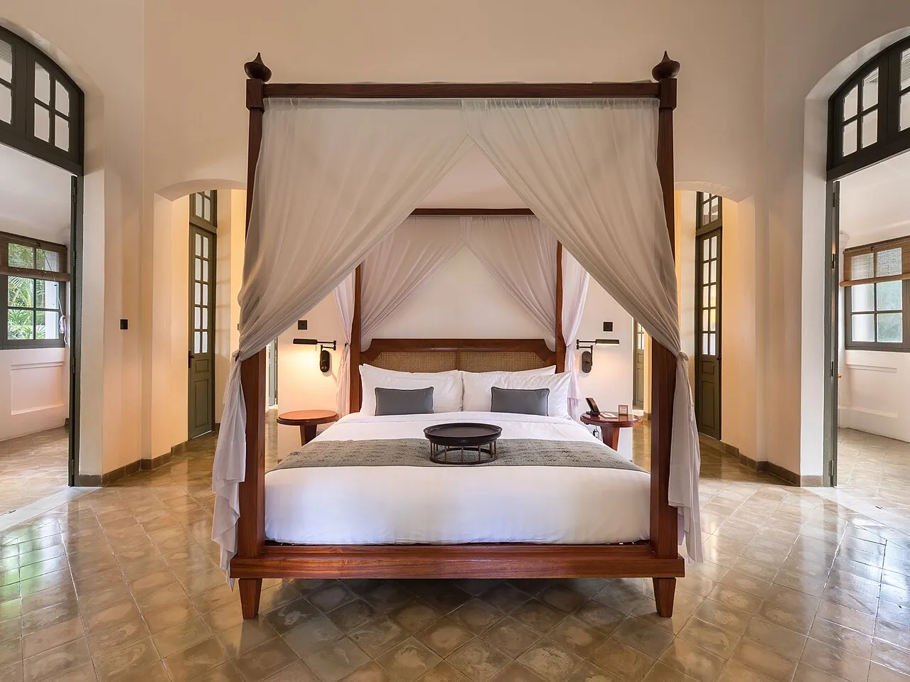 Chambre avec lit dans une location saisonnière, lieu à risque de punaises de lit